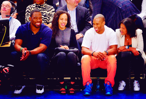 truebluenyg:  Justin Tuck and his wife enjoying the Knicks game with Victor Cruz and his fiance’   Oh wow Tuck’s wife is pretty :O Also, I miss these guys.