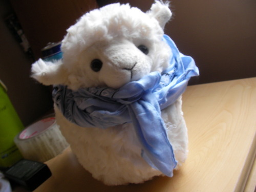 supersheps:  stariaria:  my sheep w/ Sherlock’s scarfI named it Sherlock Sir Benny Yuu StoHelit: DXEN have the matching JAWN one.   I NEED IT  NO WAY ITS NOT REAL