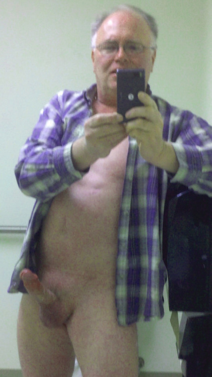 http://senioretgay2.tumblr.com/post/20117109440