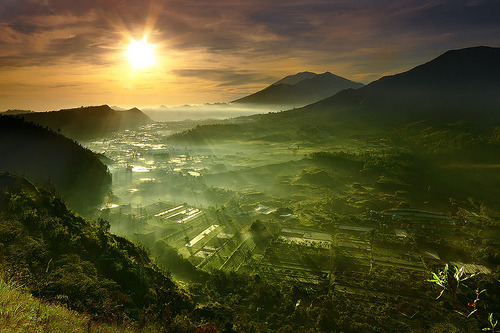 Sunrise in Batur Utara, Kintamani, Bali, Indonesia© tropicaLiving - Jessy Eykendorp