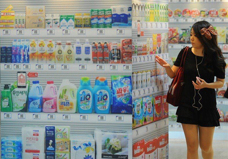 jasmine-blu:  World’s First Virtual Shopping Store opens in Korea. All the Shelves