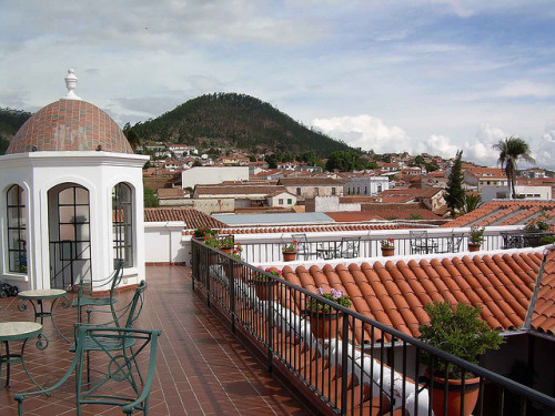 Rooftop view in Sucre, Bolivia (by RaMaOrLi).