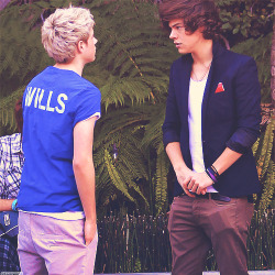 harrytheplatypussy:  Harry is that a phone in your pocket or are you just happy to see Niall? 