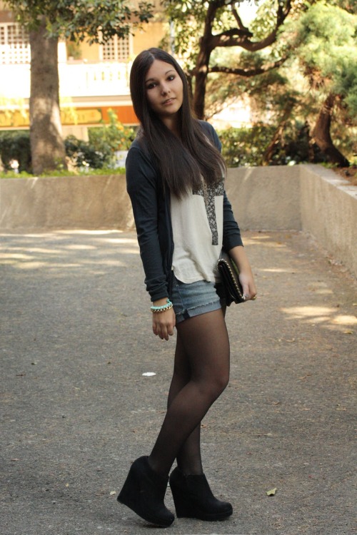 (via Only Shopping Blog: Gold & Cross lace)
