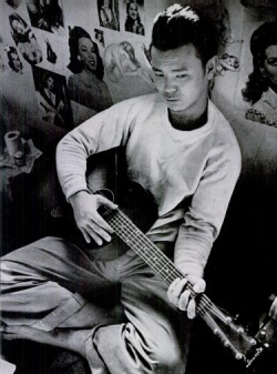 fyeah-history:  Japanese Internment Prisoner killing time at Tule Lake Segregation Center, 1944 