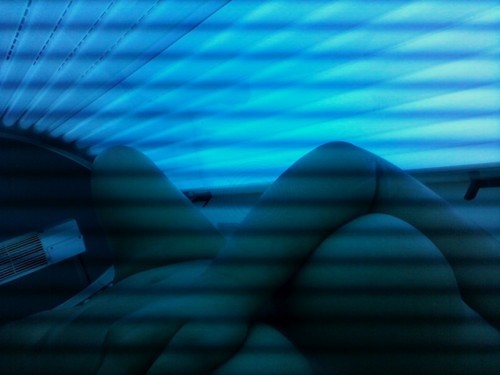 hottestgirlsoftumblr:  Tanning bed, because who doesn’t tan naked? by n3gatr0n