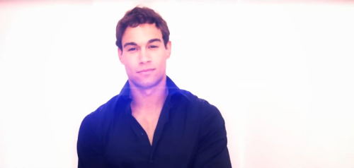 reyruccio:  If he’s not the finest thing to grace this earth, i don’t know what is! PLEASE be in my dreams TONIGHT! and EVERY NIGHT….I’M NOT PLAYIN’