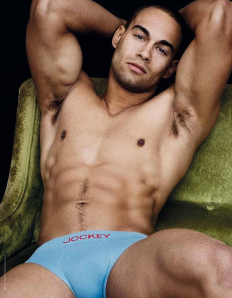 reyruccio:  If he’s not the finest thing to grace this earth, i don’t know what is! PLEASE be in my dreams TONIGHT! and EVERY NIGHT….I’M NOT PLAYIN’