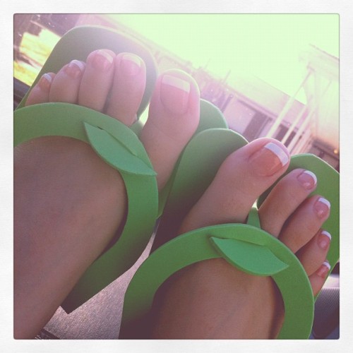 tumblrfeet:  French pedicure. #feet#toes#footfetish - @ilsesfeet- #instagram