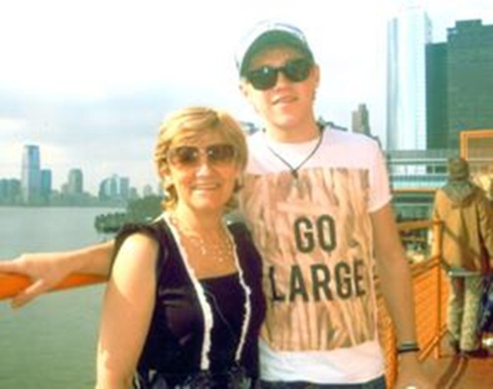 ziallsbaby:  niallhorantheirish:  Niall and Maura (his mum) in NYC  my future husband