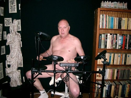 http://senioretgay2.tumblr.com/post/20176491135