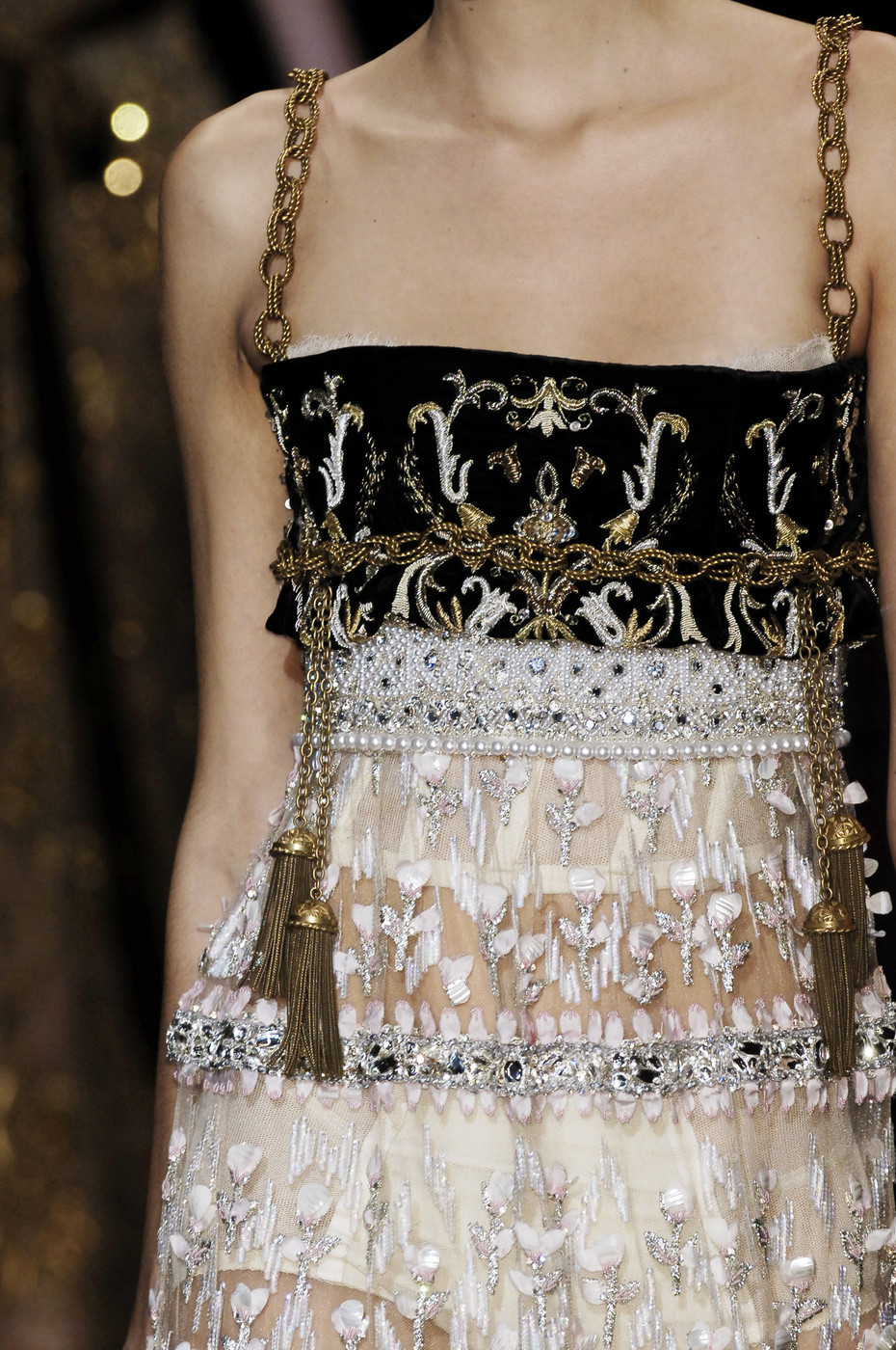 monsieur-j:Dolce &amp; Gabbana Fall 2006 Runway Details