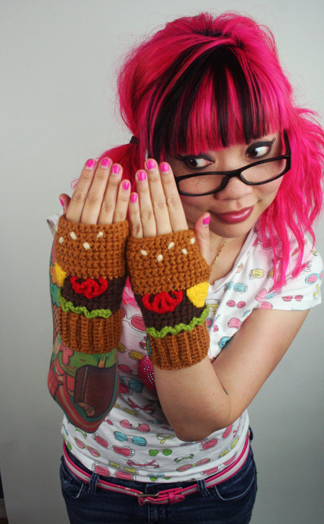 laughingsquid:  Fingerless Cheeseburger Mitts