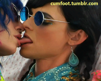 becomefemale:  If you looked this awesome, you and your girl would have a lot more