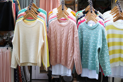 rebekahx1:  fuckyeahjapanandkorea:  Myeongdong (by ejorpin)  I want these sweaters!! 