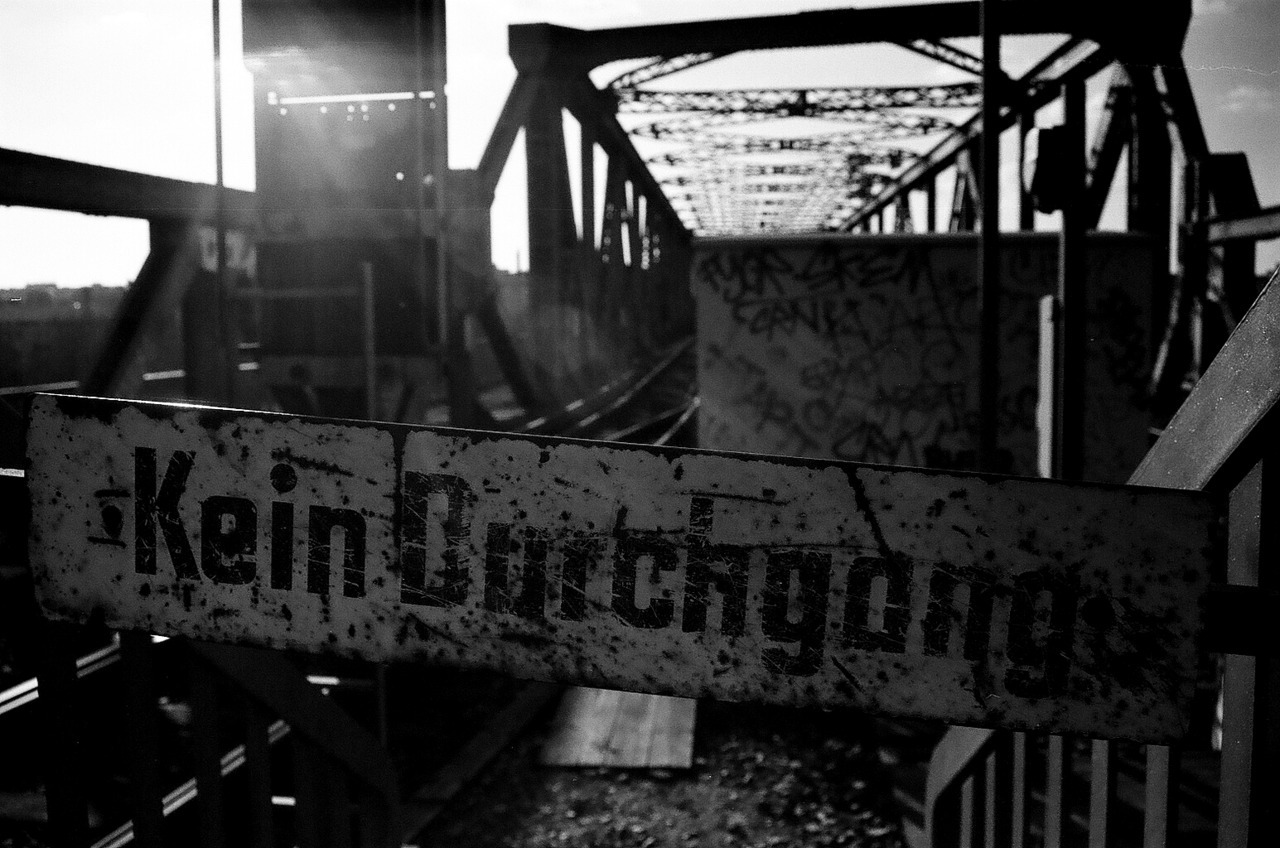 roybusch-photography:  Analogue Series Taken With Canon EOS 50e and Ilford HP5 400 35 mm
