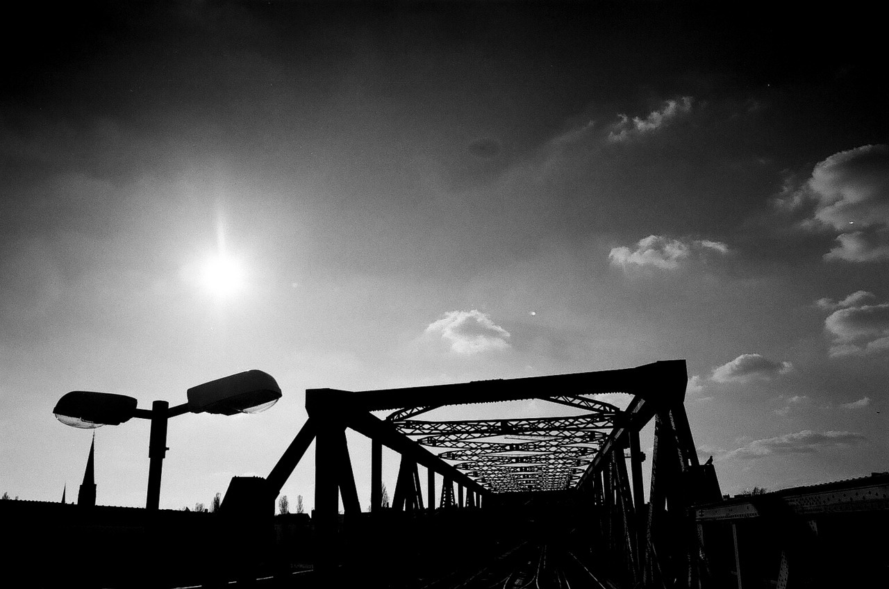 roybusch-photography:  Analogue Series Taken With Canon EOS 50e and Ilford HP5 400 35 mm