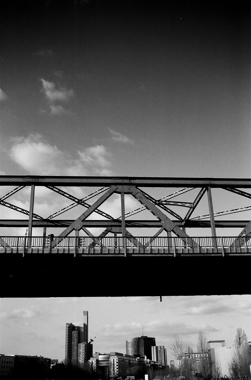 roybusch-photography:  Analogue Series Taken With Canon EOS 50e and Ilford HP5 400 35 mm