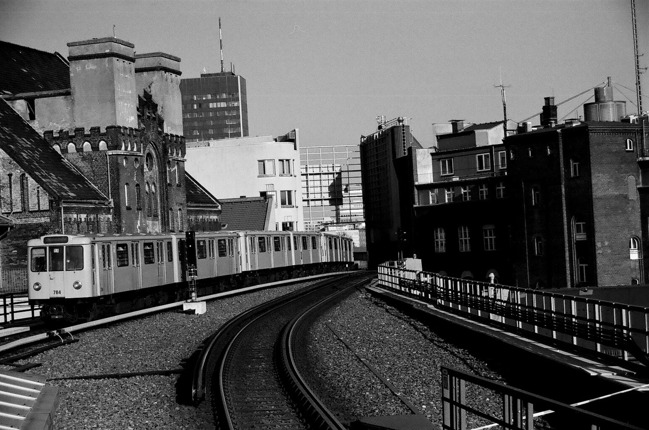 roybusch-photography:  Analogue Series Taken With Canon EOS 50e and Ilford HP5 400 35 mm