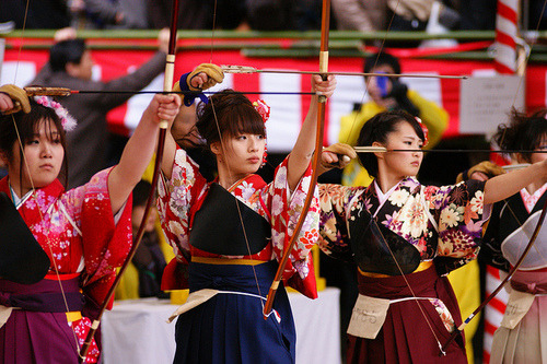 mirielvinya:Kyudo - japanese archery. Beautiful people, beautiful outfits, flowers. colors and elega