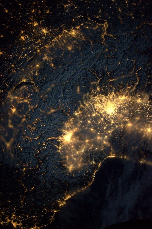 unknownskywalker: Light infiltration in the Alps Light infiltration in the Alps, taken by ESA astron