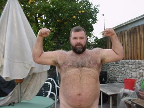 fhabhotdamncobs: countrybears174:  txjeminem:  bigtruckbehr: Yum Bearfection  I’ve always thought he