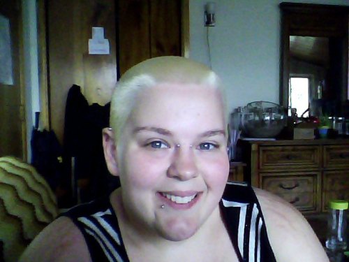 fat girls + short hair = YES! — Classic buzz cut, makin' everyone want to  rub your...