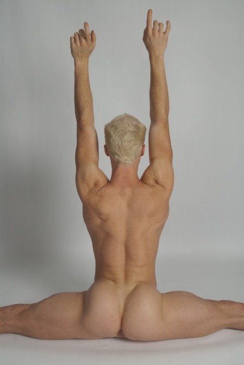 goodbottoms:  i would sniff that yummy little hole 