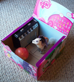 Check out my new digs i got music and i got