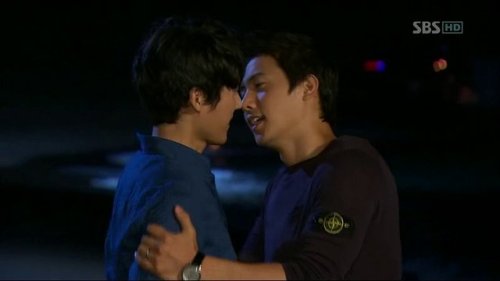chinkoheartschinko:  futanariai:  cutest fucking couple ever.  Song Chang Ui & Lee Sangwoo in ‘Life Is Beautiful’ written by Kim Soo Hyun and directed by Jung Eul Young (2010) 