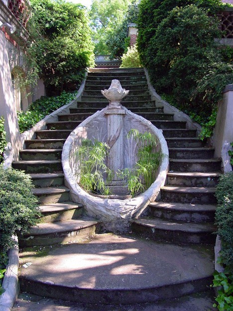 bluepueblo:  Split Staircase, Genoa, Italy photo via green 