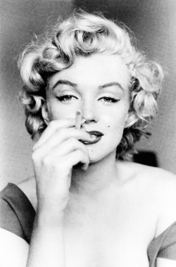 Marilyn Monroe photographed by Jock Carroll, 1952