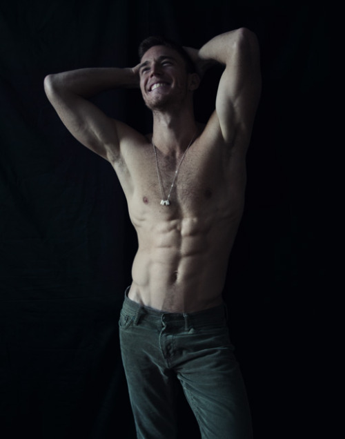 hunkopedia:  Follow Hunk’o’pedia for more hot guys!