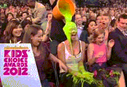 typecool1dnamehere:  latenightlovewithliampayne:  harryscalvinkleinboxers:  onedhasmeupallnight:  1dkrypt0nitexx:  snuggling-nialler:  onedirectionloveandotherdrugs:  directioningwithharry:  The boys when Halle Barry got slimed.  Harry’s like “I’d