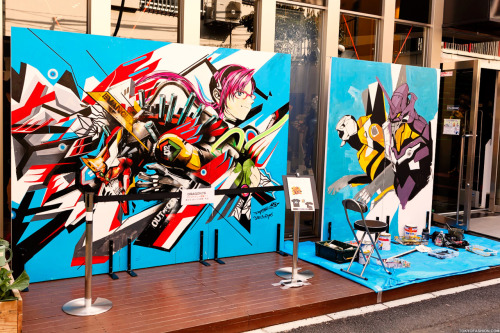 Japanese artist Dragon76 was live painting outside of the Harajuku Evangelion Store this weekend.