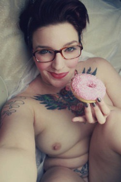 Sex ditoottey:  pretty chubby girl with glasses, pictures