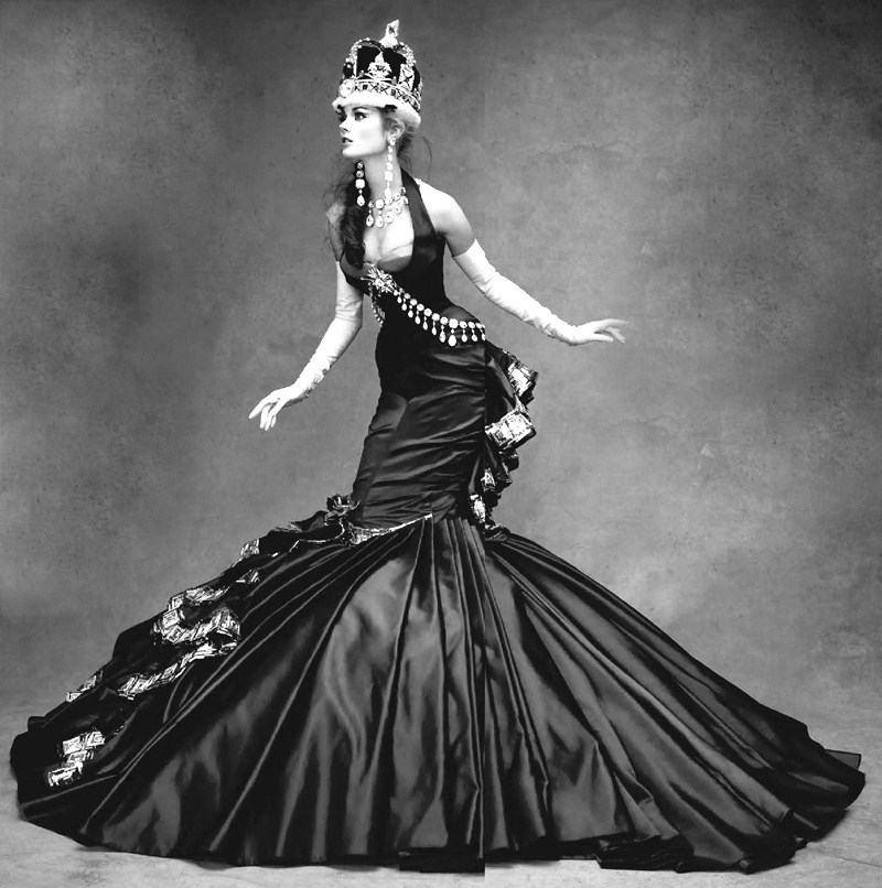 inspirationgallery:  by Patrick Demarchelier. Dior Couture 2011 