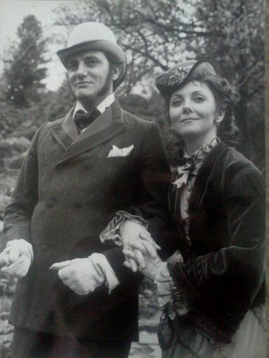 perfectchichi: Paul darrow and Maureen o brian as mr and mrs bravo in The victorian murder mystery &