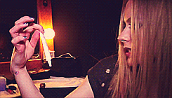 lavignefied-blog:  What’s in Avril’s bag. 