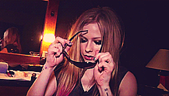 lavignefied-blog:  What’s in Avril’s bag. 