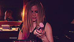 lavignefied-blog:  What’s in Avril’s bag. 