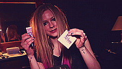 lavignefied-blog:  What’s in Avril’s bag. 