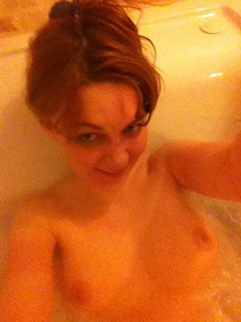 mariemccrayxxx:  Right now: taking a bath… adult photos