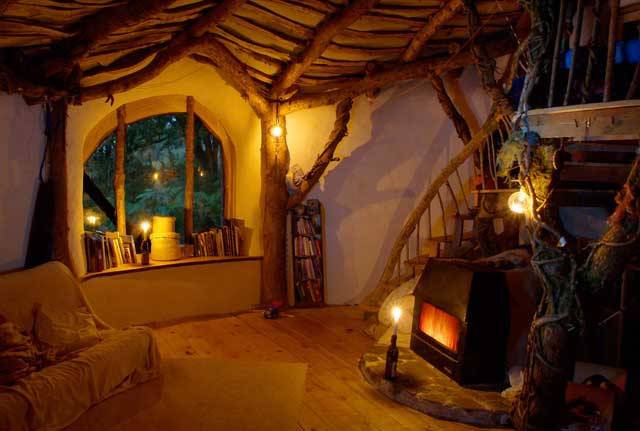 skoghaxa:   Woodland House in Wales, UK- The hobbit house was created by 32 year-old