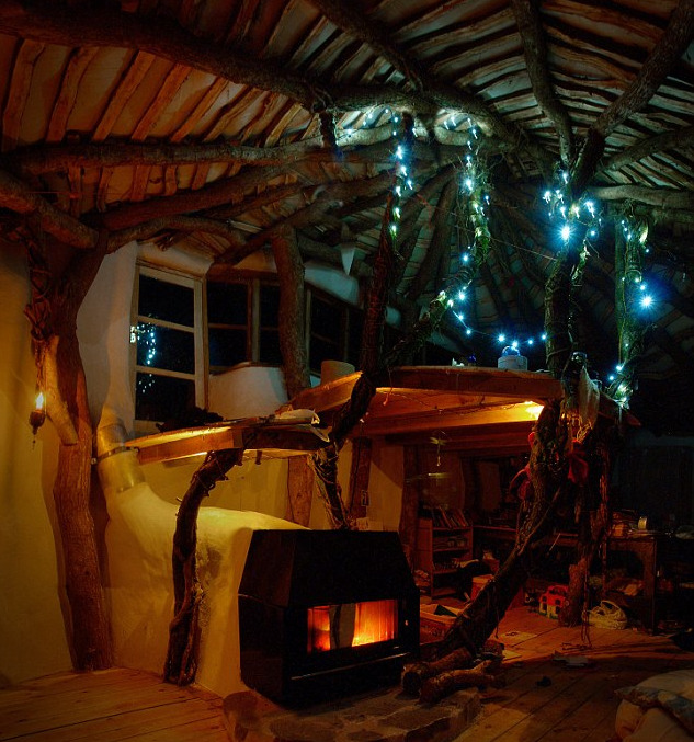 voiceofnature:  skoghaxa:   Woodland House in Wales, UK- The hobbit house was created