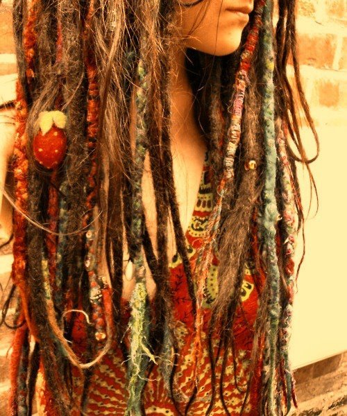 pixeldott:  une—femme:  Even in our hair we can make art, beautiful!