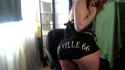 will be on cam at OnHerCam in t-10 mins!!!! Feeling sexcellent and feisty!!! Come get some HERE!