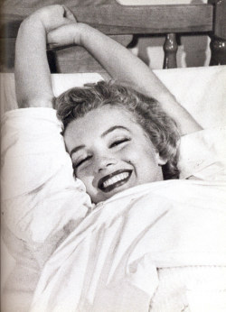missingmarilyn:  Marilyn Monroe recovering from an appendectomy, 1952. 