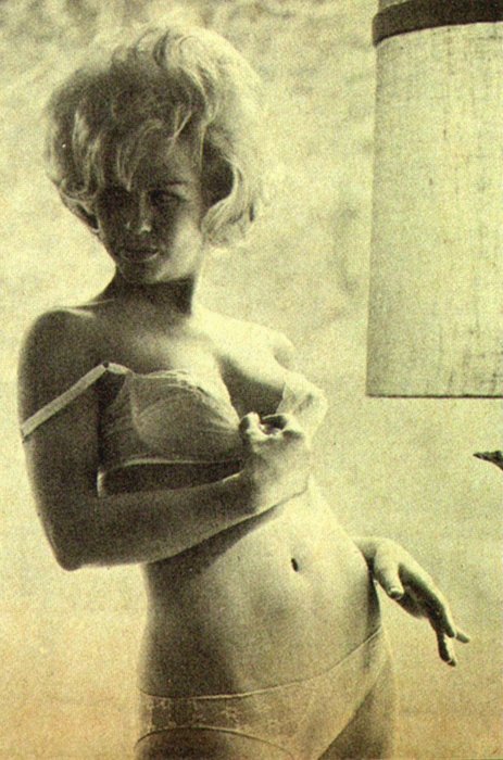 http://nudevintage.tumblr.com/post/20350355406