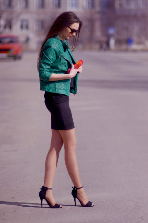 (via Fashion Agony: Look of the Day: Green Jacket)